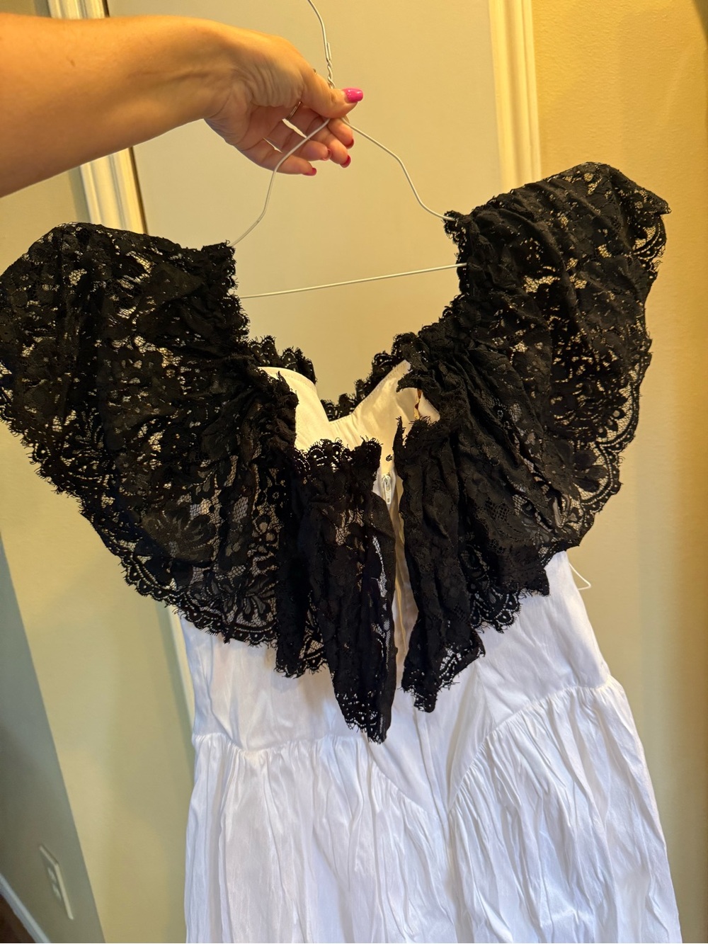Recollections Victorian Ball Gown White Dupioni Silk Black Alençon Lace Large - Picture 6 of 15